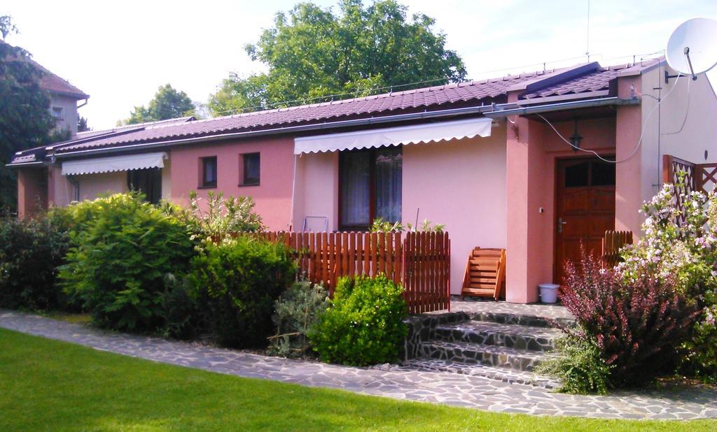 Bungalovy Natura Trávnica Værelse billede
