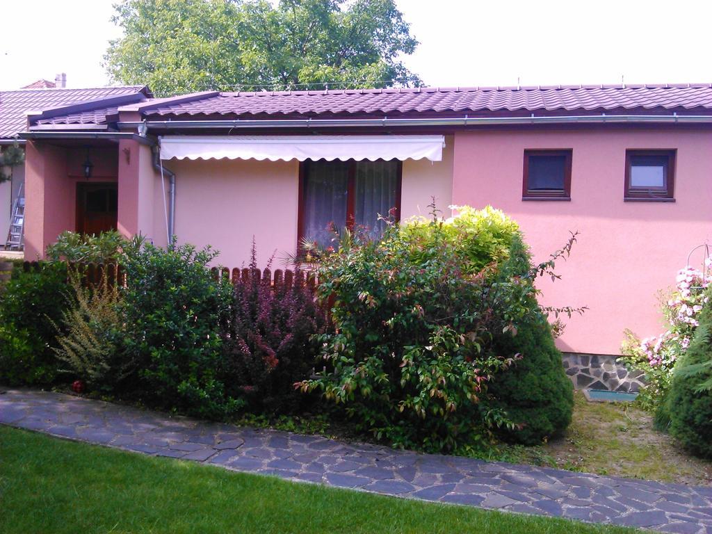 Bungalovy Natura Trávnica Værelse billede